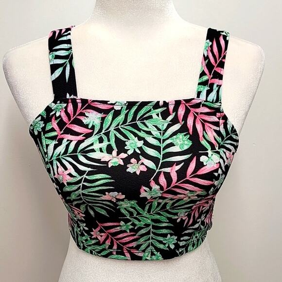 No Boundries Two Piece Set Size XS Shorts with Crop Top Floral Print Summer Fun - Picture 2 of 12
